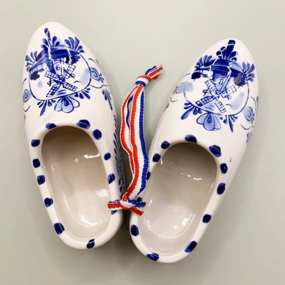 Delft Blue Holland Ceramic Clogs hand painted pair - Picture 3 of 9